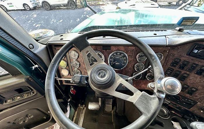 Used 2001 INTERNATIONAL 9900