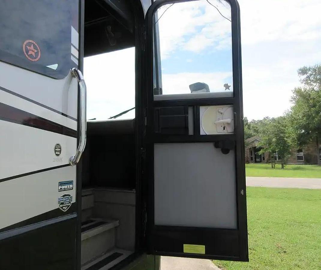 Used 2017 Fleetwood Pace Arrow LXE 38K Class A Motorhome