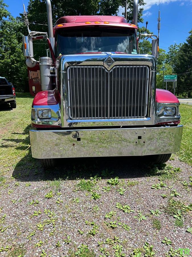 Used 2000 International 9900I Commercial Truck
