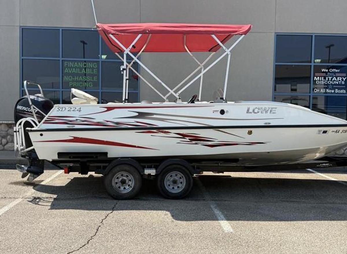 Used 2014 Lowe SD224 Deck Boat