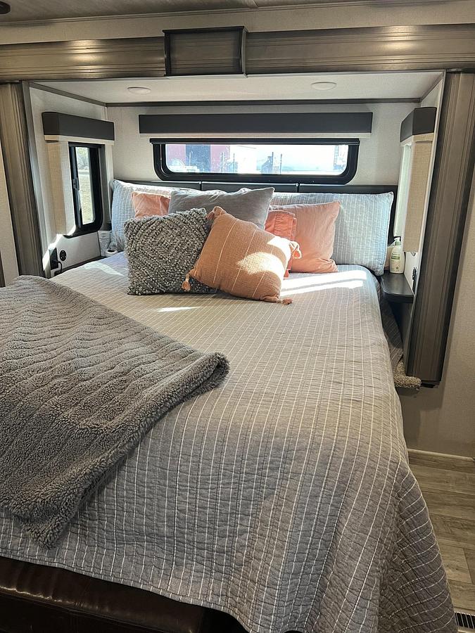 Used 2021 Keystone Montana 3781RL Fifth Wheel