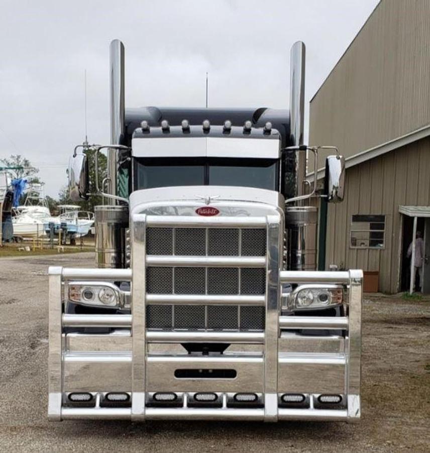 Used 2020 Peterbilt 389 Sleeper Semi Truck