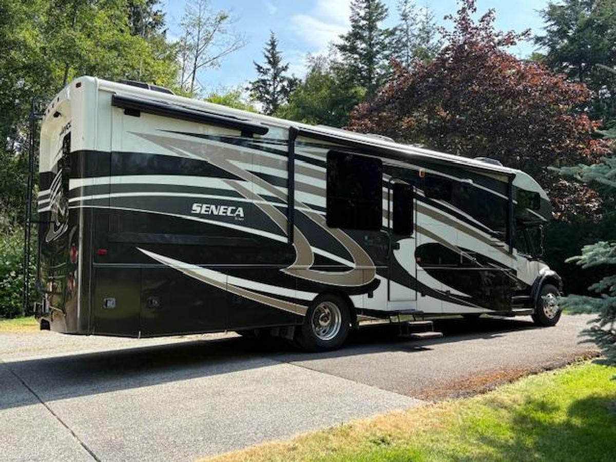 Used 2016 Jayco Seneca 36FK
