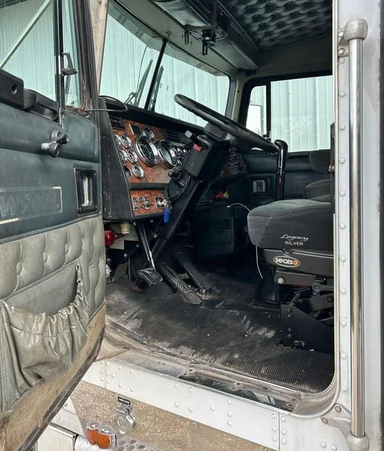 Used 2000 Kenworth W900L