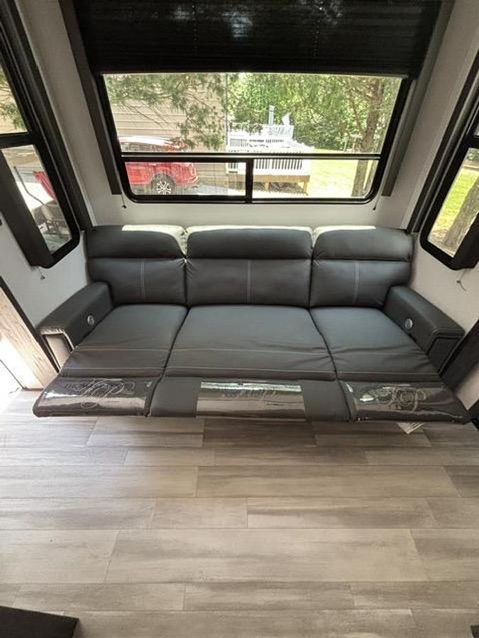 Used 2025 Keystone Fuzion Impact 367