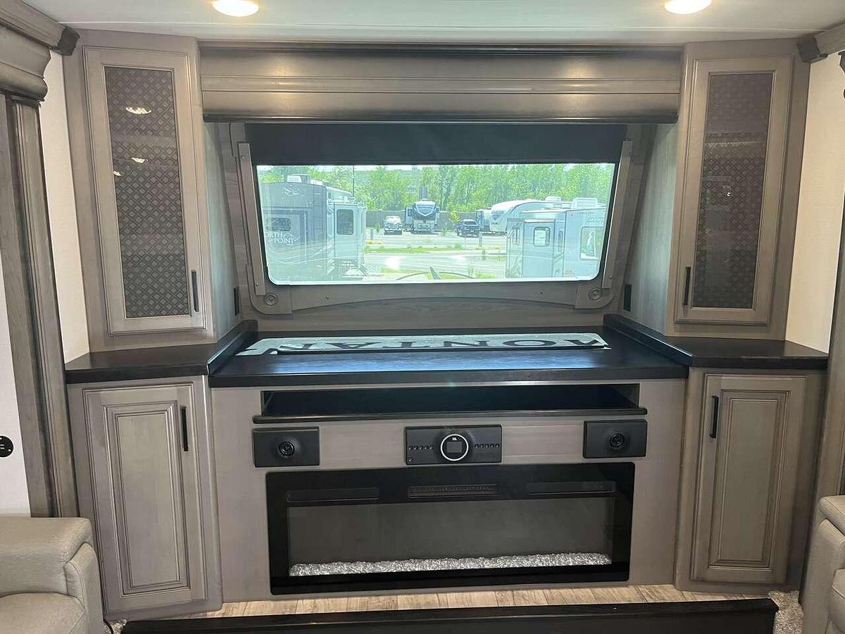 Used 2022 Keystone Montana 3761FL