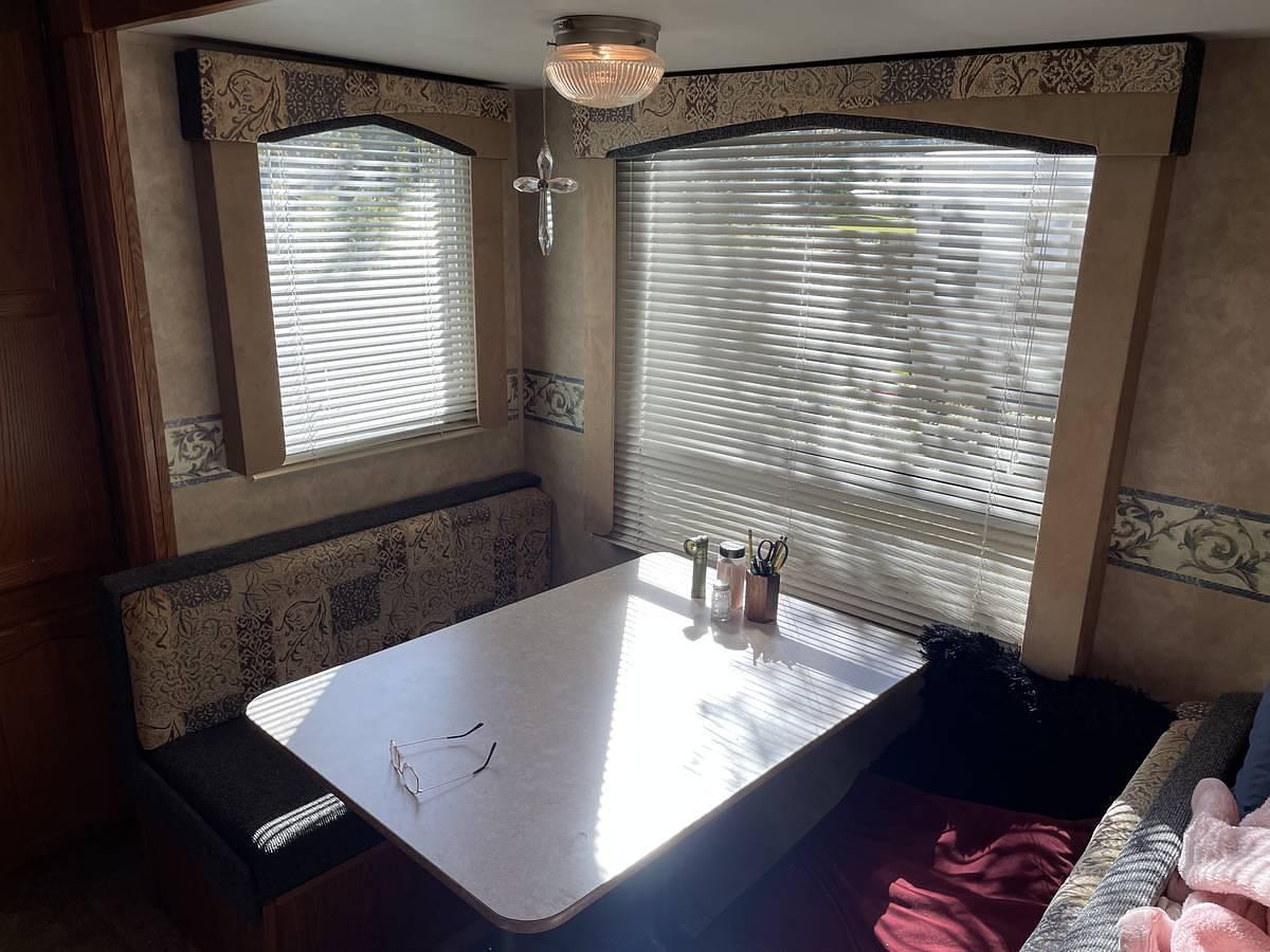 Used 2008 Thor Freedom Spirit 37Q Travel Trailer