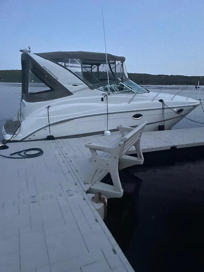 Used 2001 Maxum Marine Cabin Cruiser 27'