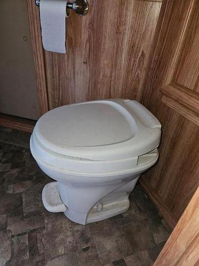 Used 2009 Exiss Sport 2 Horse Trailer with Living Quarters