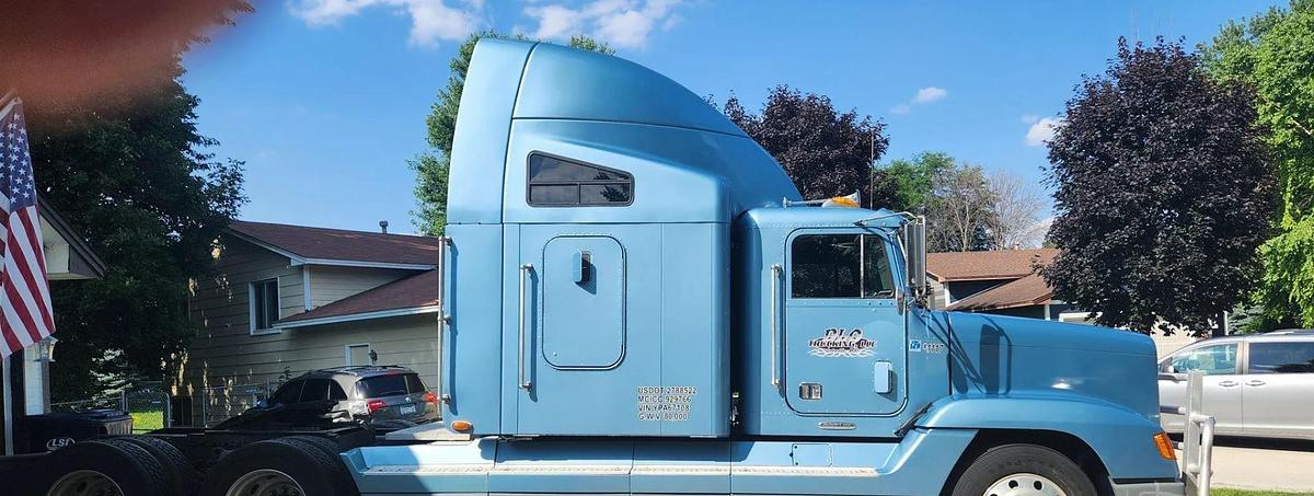 Used 1999 FREIGHTLINER FLD120 Conventional Sleeper Semi