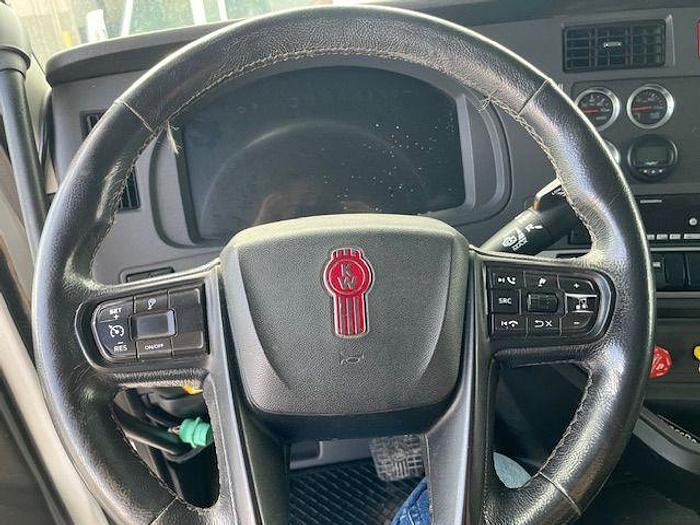 Used 2022 KENWORTH T880