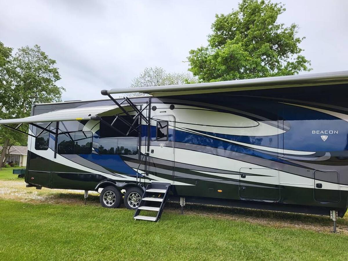 Used 2020 Vanleigh Beacon 39 RLB Fifth Wheel