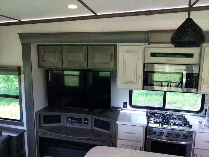 Used 2021 Alliance RV Paradigm 370FB