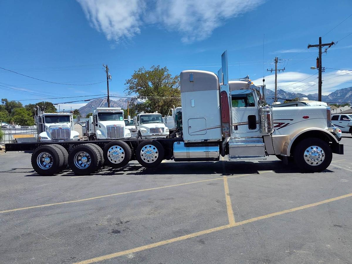 Used 2015 Peterbilt 389 Sleeper Semi Truck