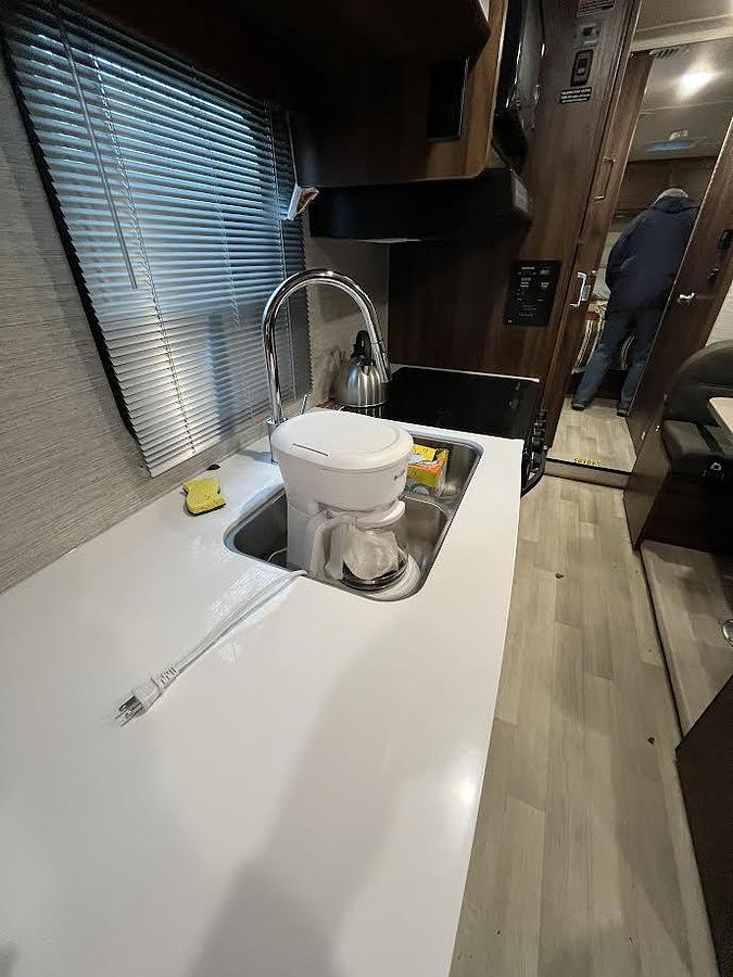 Used 2022 Winnebago Minnie Winnie E-Series 32-1 Class C Motorhome