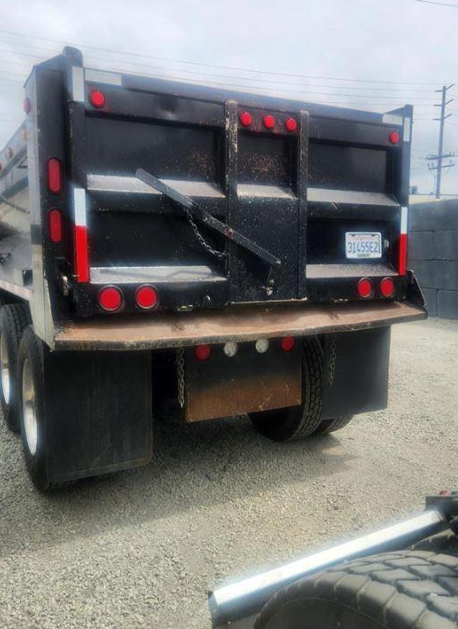 Used 2010 PETERBILT 388 Dump Truck