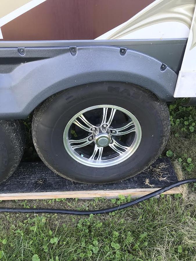 Used 2013 Forest River Sandpiper 315RE Fifth Wheel