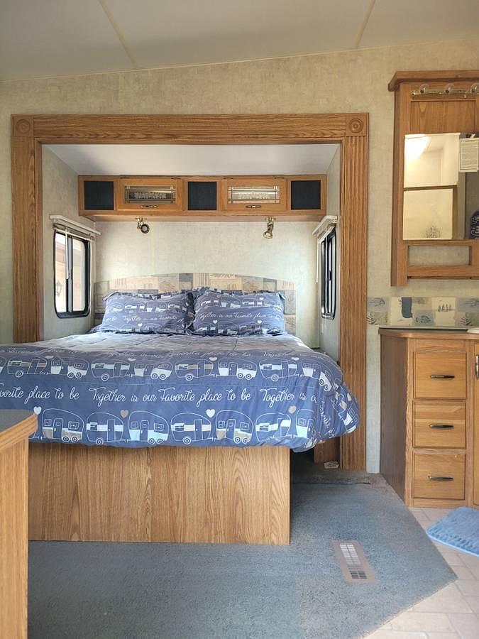 Used 2005 Wilderness Fleetwood Advantage 365FLTS Fifth Wheel