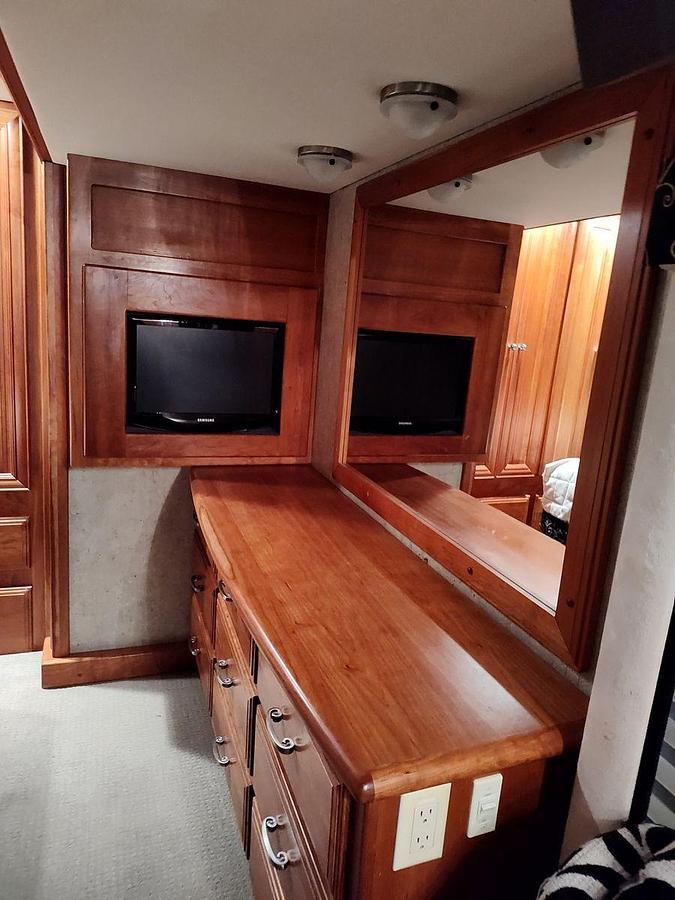 Used 2008 Fleetwood Revolution LE 40R Class A Diesel Motorhome