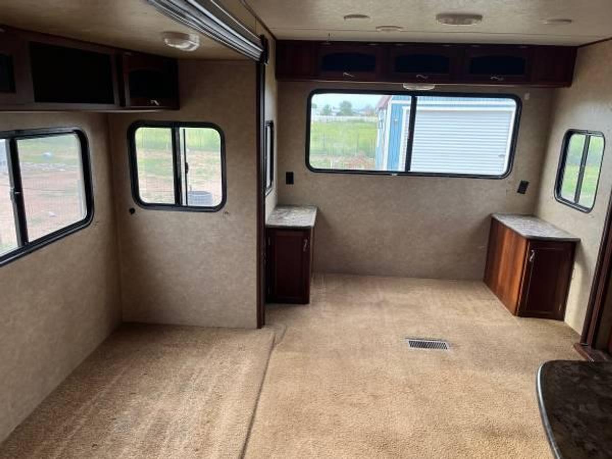Used 2015 Primetime Avenger 33rsd