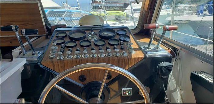 Used 1977 Tollycraft Tri-Cabin Liveaboard