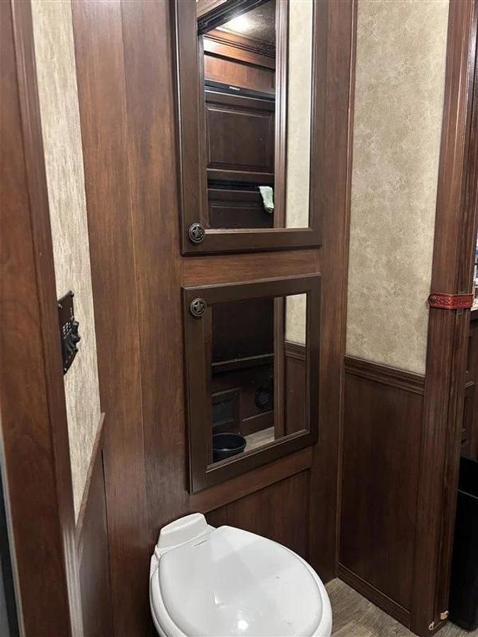 Used 2022 Featherlite 8582LQ