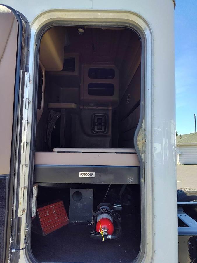 Used 2015 Peterbilt 389 Sleeper Semi Truck