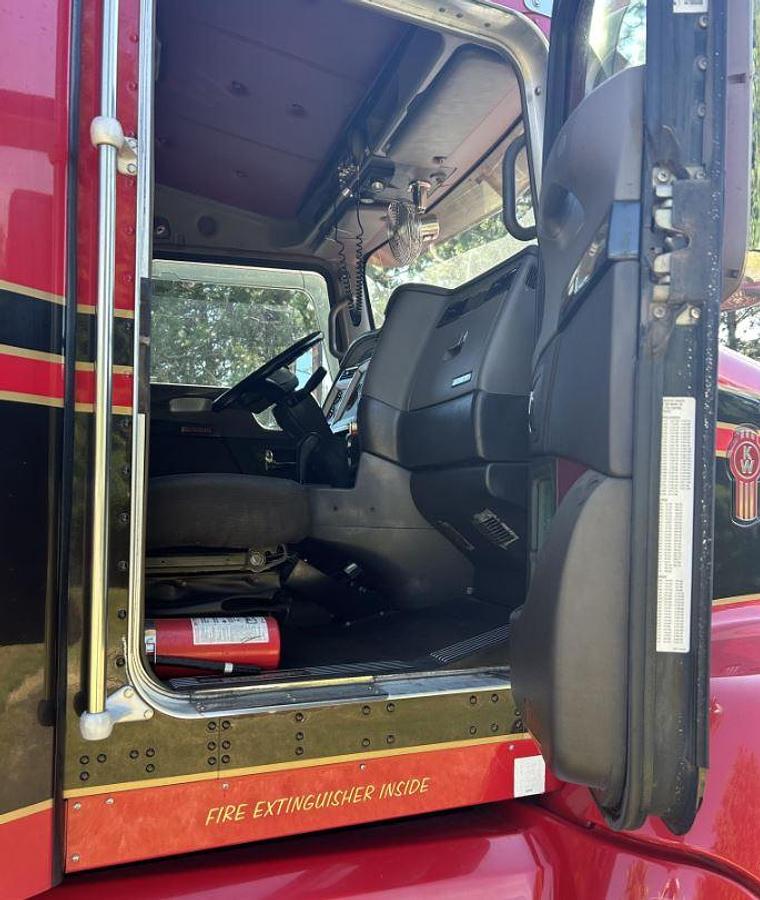 Used 2014 KENWORTH T660 Conventional Sleepe Semi