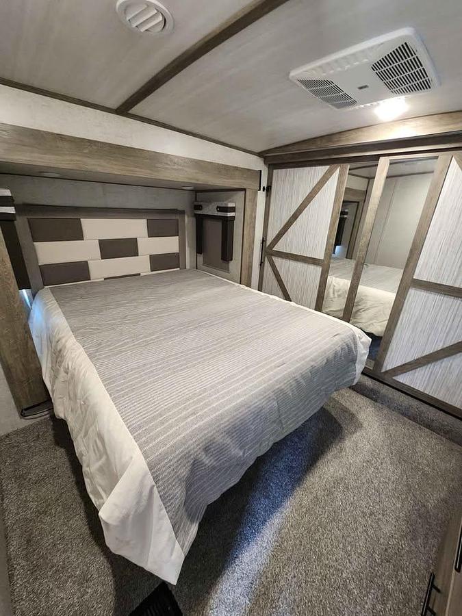 Used 2021 Forest River Wildwood Heritage Glen 356QB Fifth Wheel