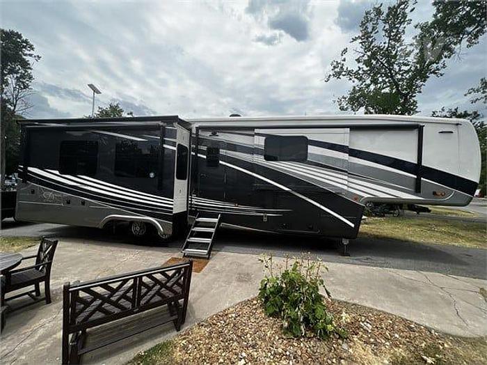 Used 2022 DRV MOBILE SUITES 41RKDB