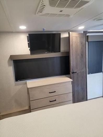 Used 2022 Alliance RV Valor 40V13