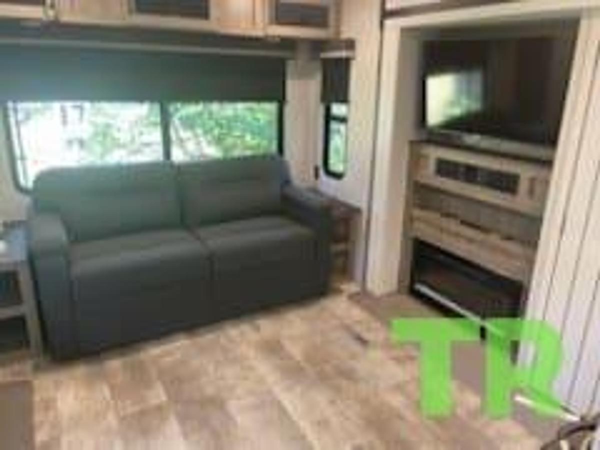 Used 2024 Palomino Puma 31RLQS