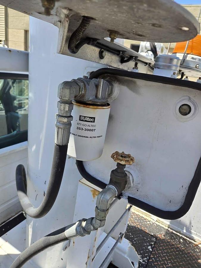 Used 2006 Ford F450 Super Duty Bucket Truck