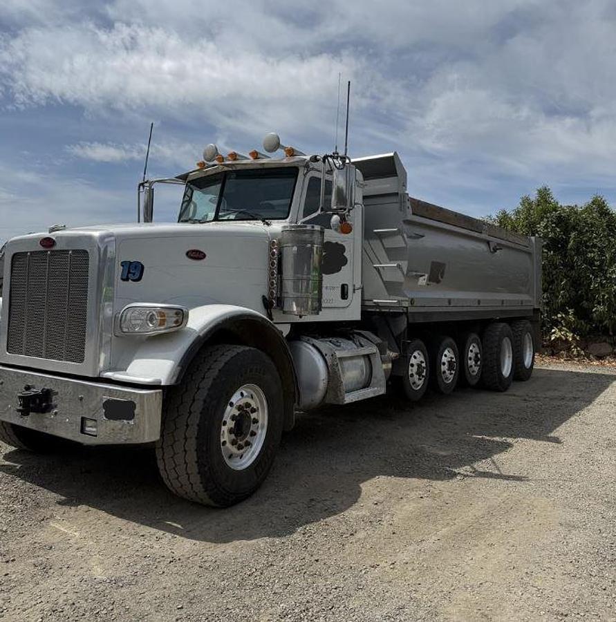 Used 2019 PETERBILT 365 Dump Truck