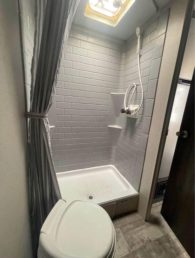 Used 2020 Shasta Oasis 18FQ Travel Trailer