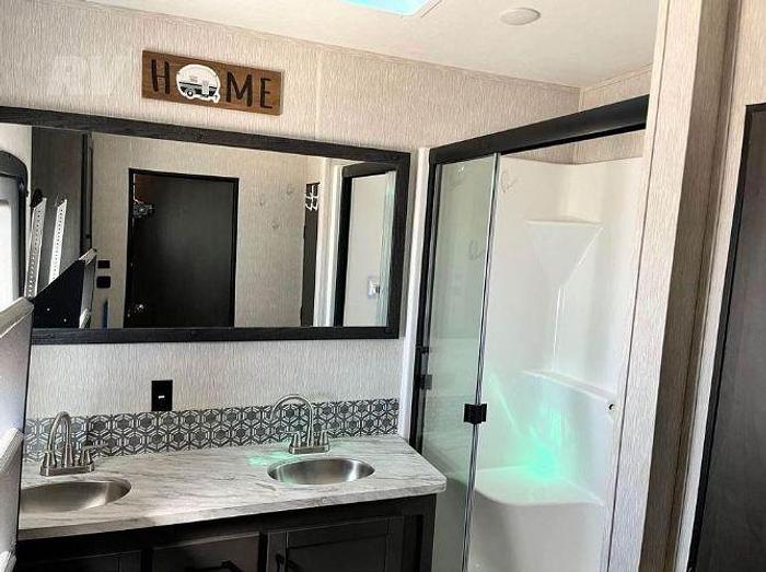 Used 2022 Crossroads Cruiser CR3841FL