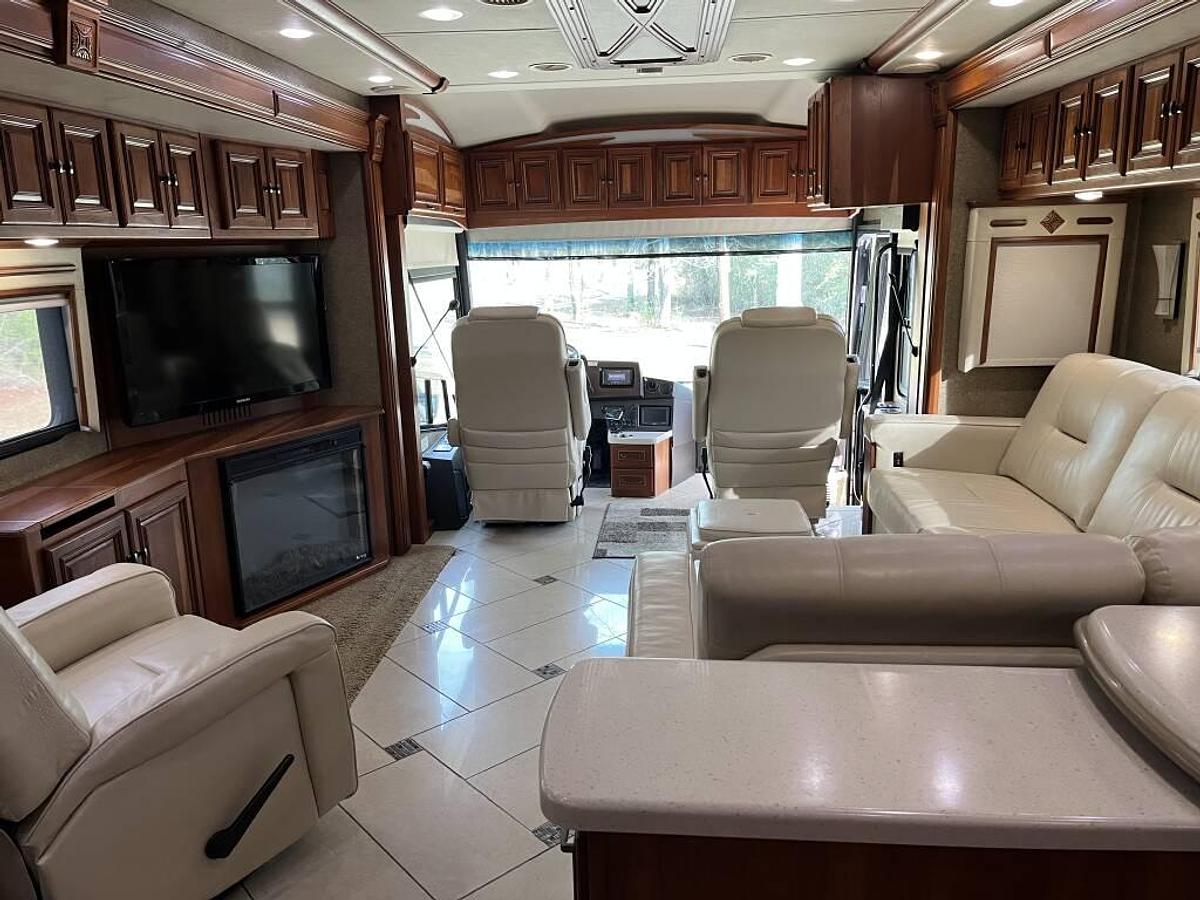 Used 2013 Winnebago Tour 42QD Class A Motorhome