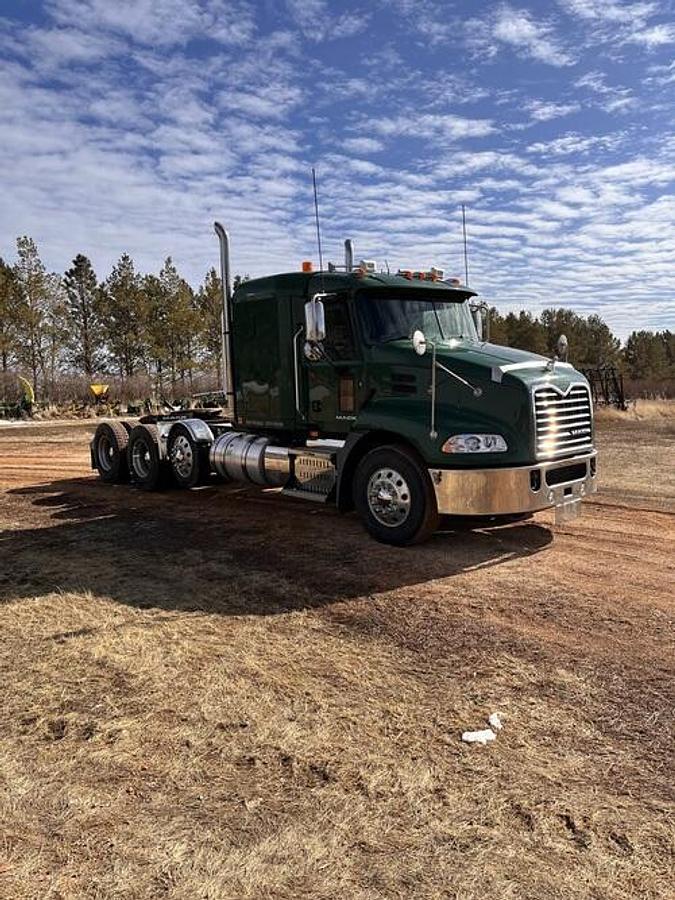Used 2015 Mack Pinnacle CXU613
