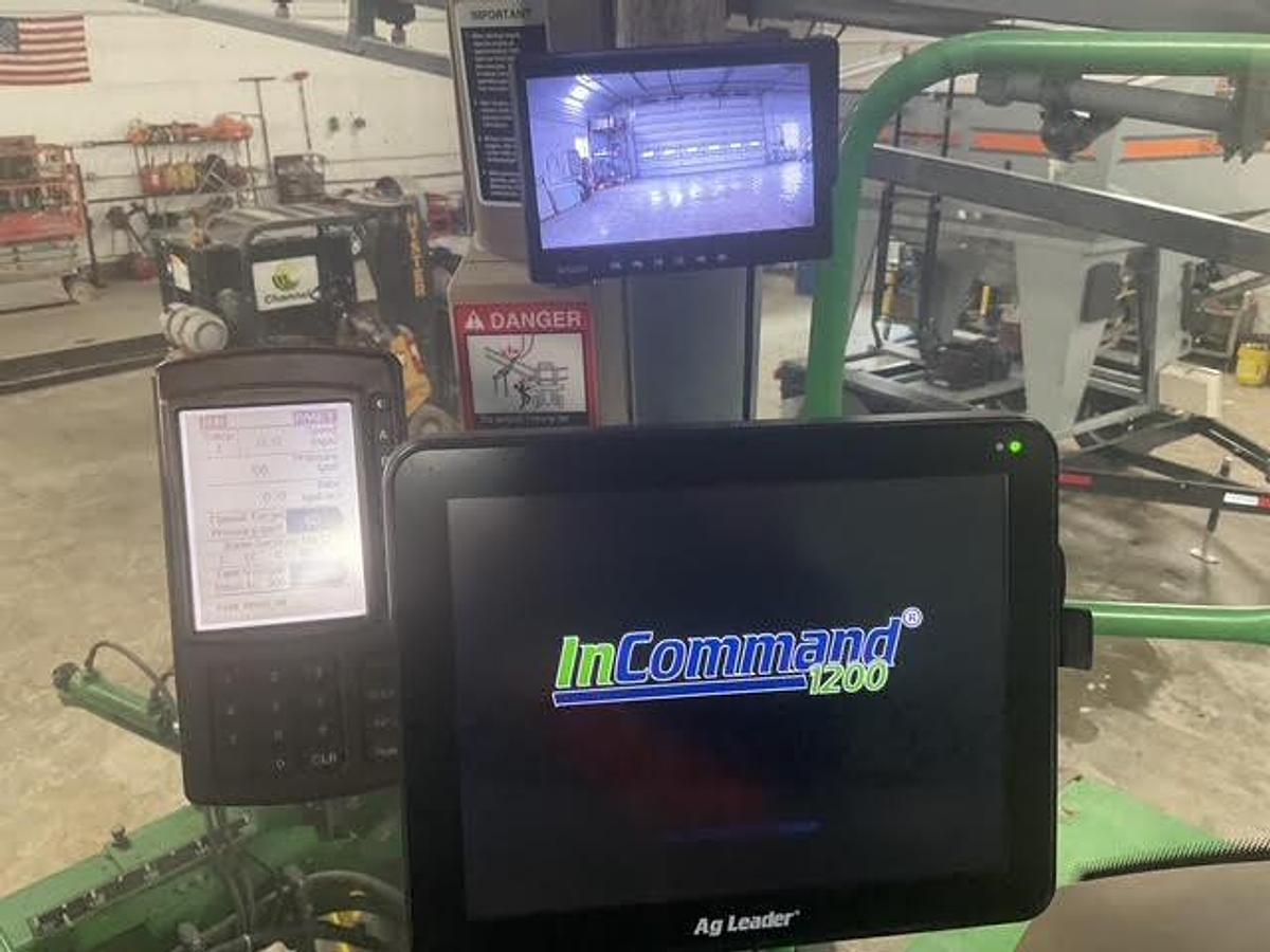 Used 2001 John Deere 4710 Self Propelled Sprayer