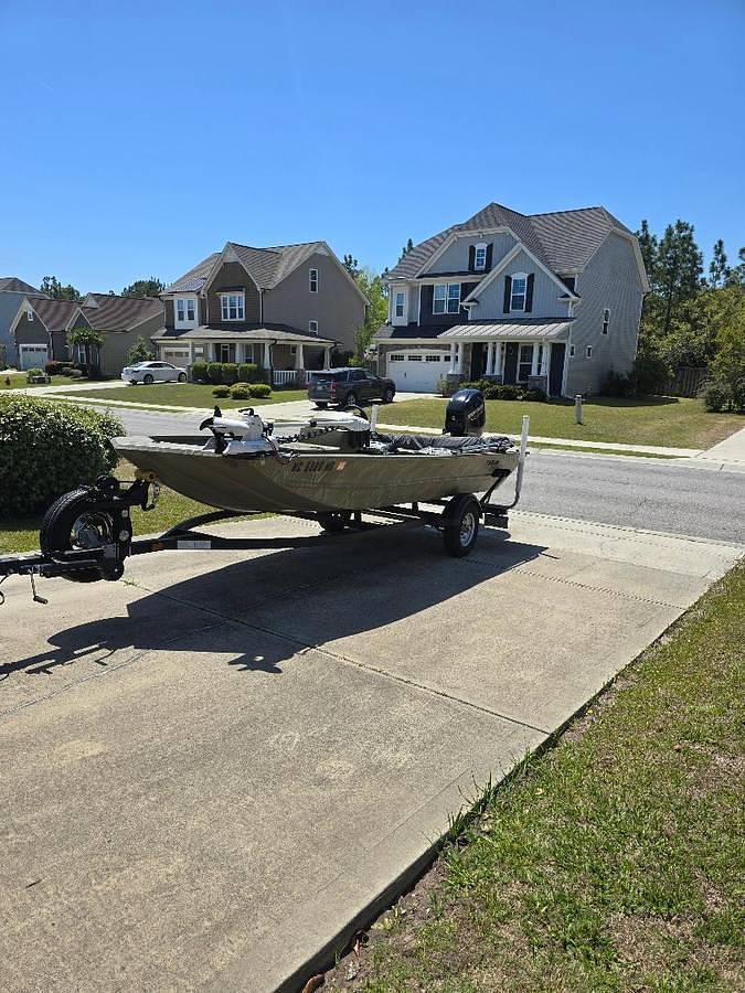 Used 2024 Grizzly Tracker Fishing Boat