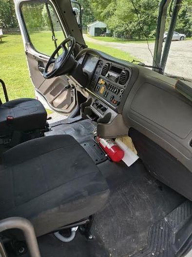 Used 2017 Freightliner M2 4 Car Rollback