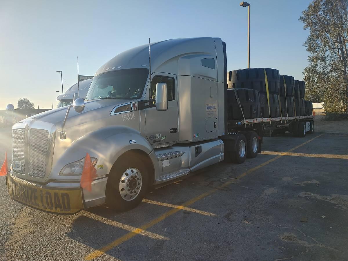 Used 2014 Kenworth T680 Sleeper Semi Truck