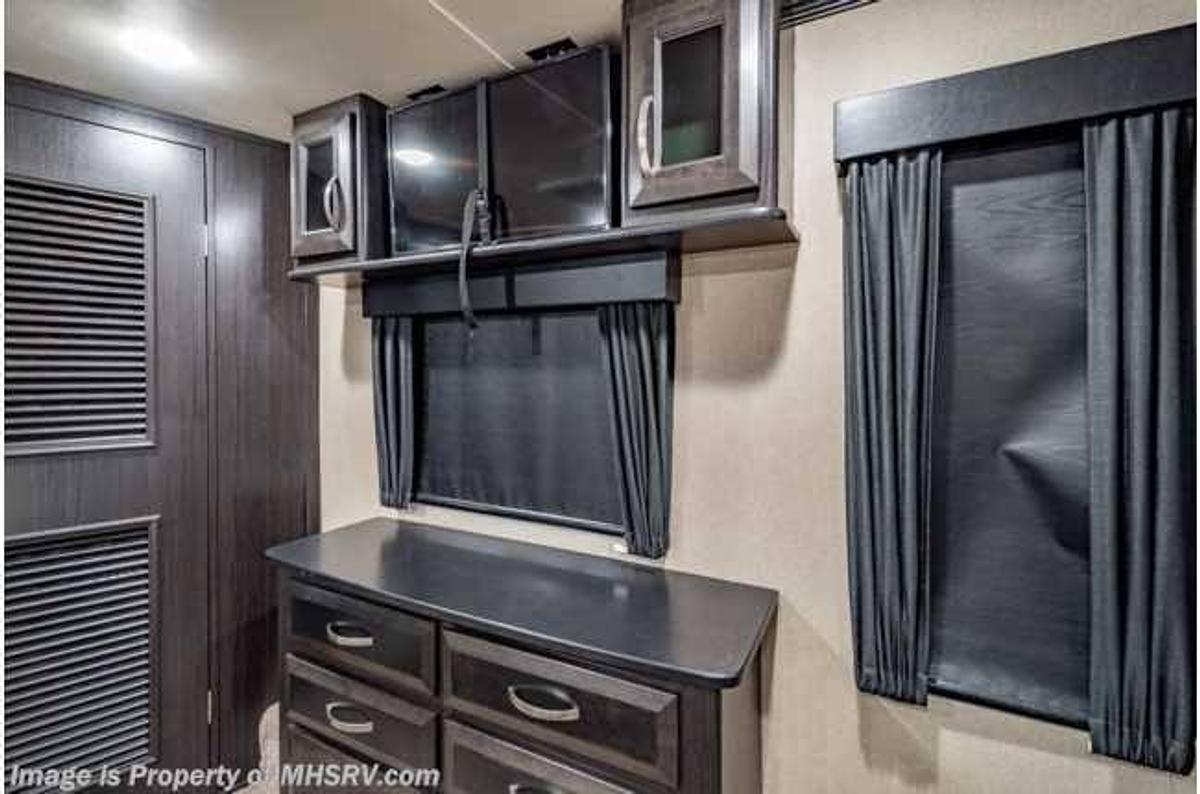 Used 2017 Dutchmen Voltage Epic V3900