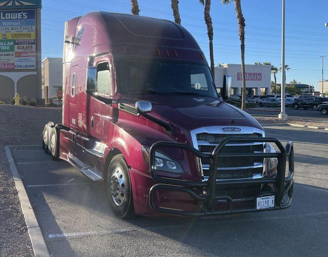 Used 2019 FREIGHTLINER CASCADIA 126