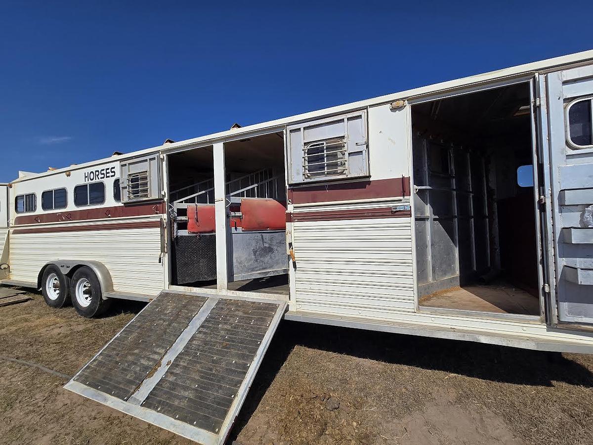 Used 1986 Lite Line 9 Horse Trailer