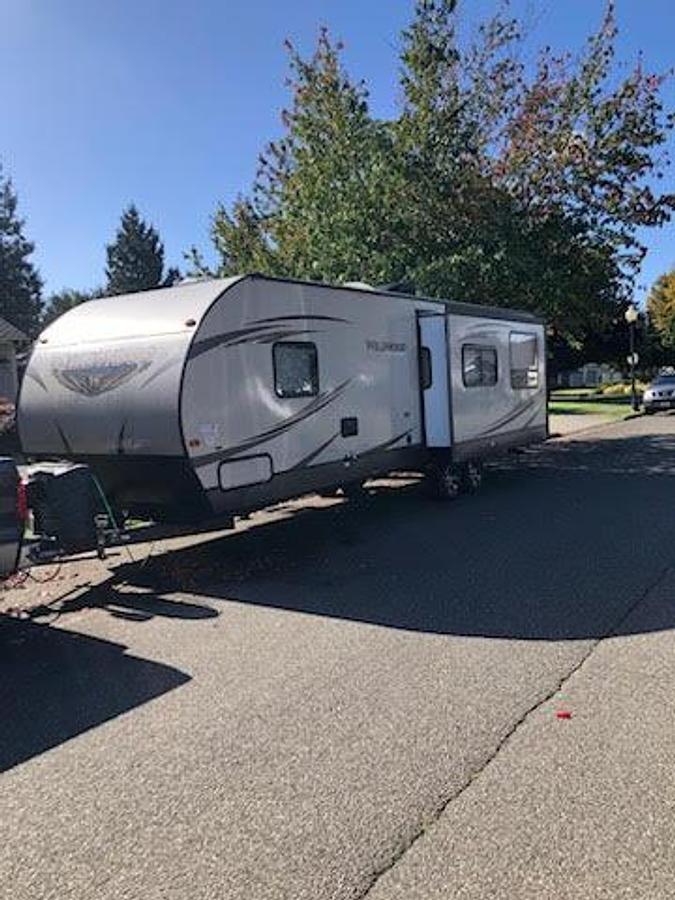 Used 2016 Forest River Wildwood T27RKSS Travel Trailer & 2016 Ford F250