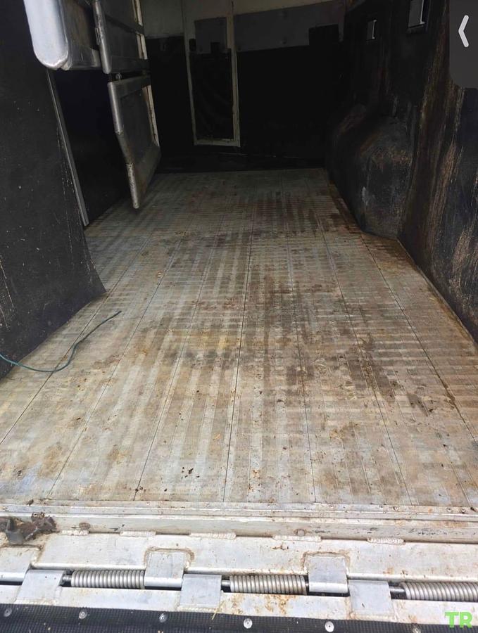 Used 2005 Stratus 4-Horse Aluminum Living Quarters Trailer
