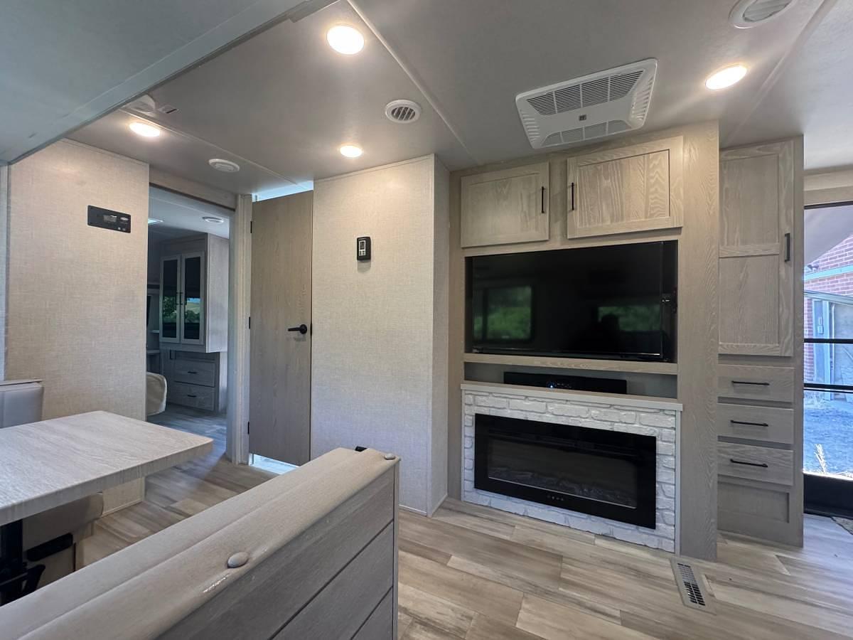 Used 2023 Rockwood Ultra Lite Travel Trailer