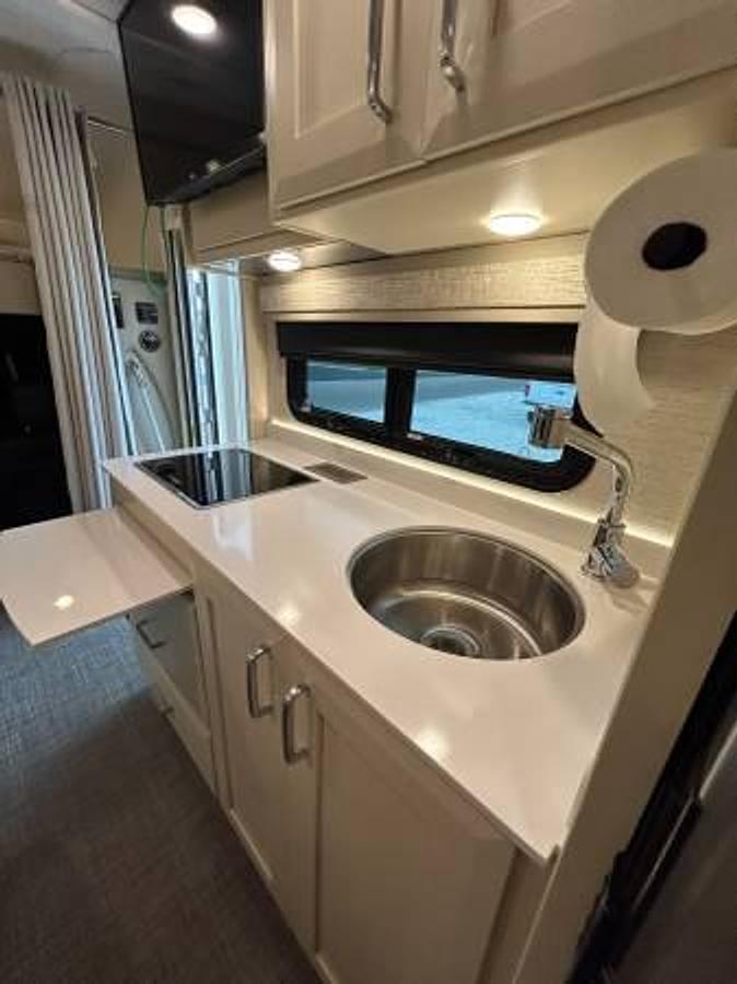 Used 2022 Tiffin Wayfarer 25RW