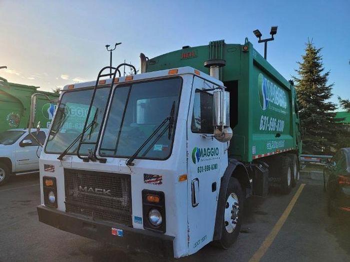 Used 2006 Mack LE 613 Rear Loader